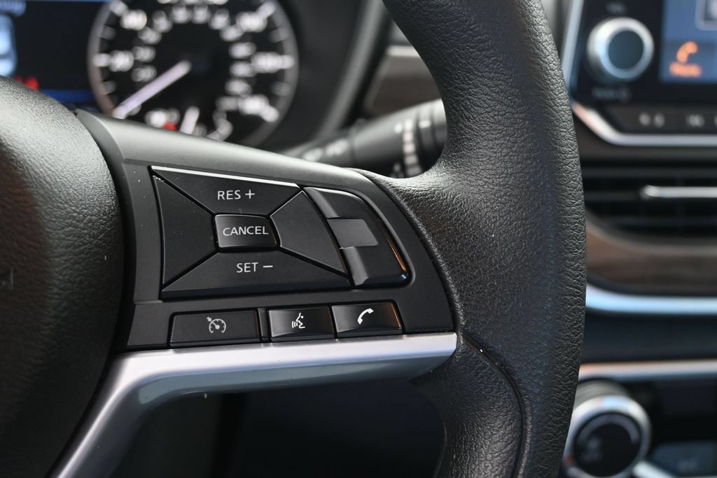 Used 2025 Nissan Altima 2.5 SV FWD image 29