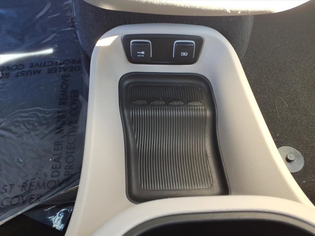 Used 2021 Chrysler Pacifica Touring-L image 13