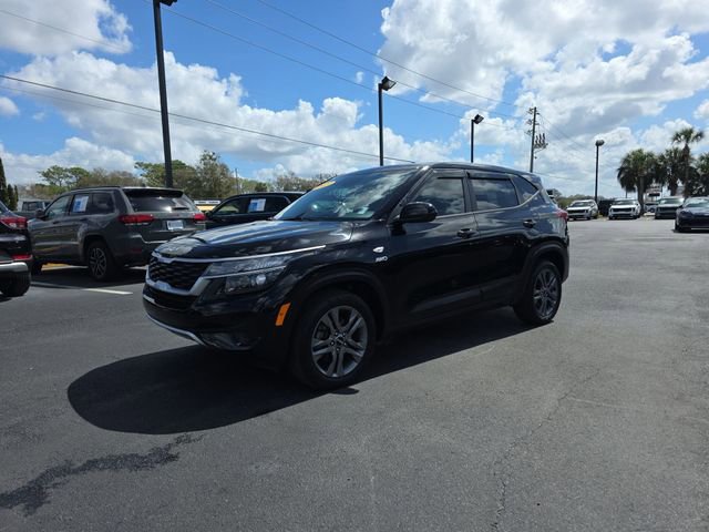 Used 2023 Kia Seltos LX image 2