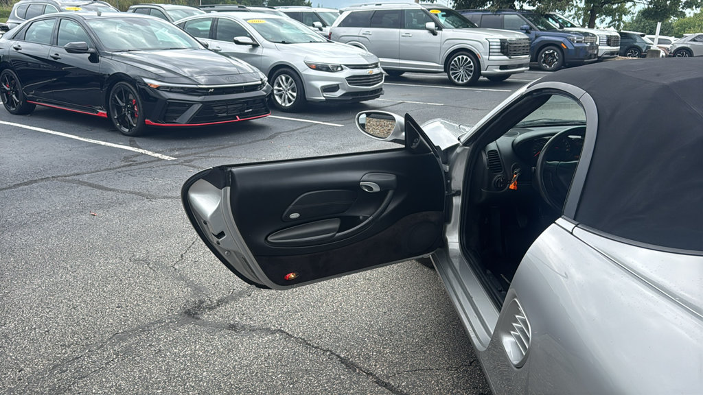 Used 2004 Porsche Boxster RWD image 16