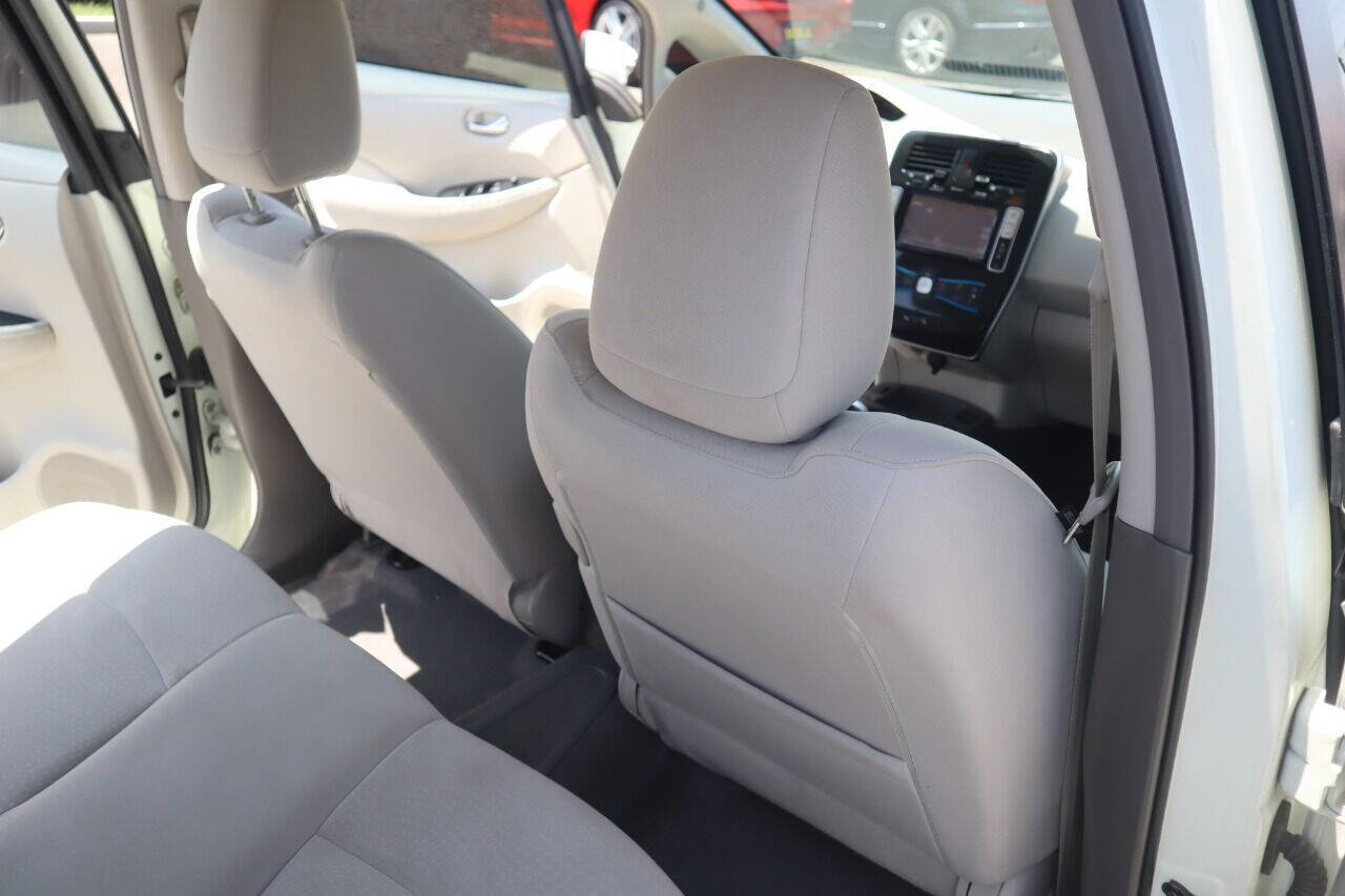 Used 2012 Nissan Leaf SL image 32