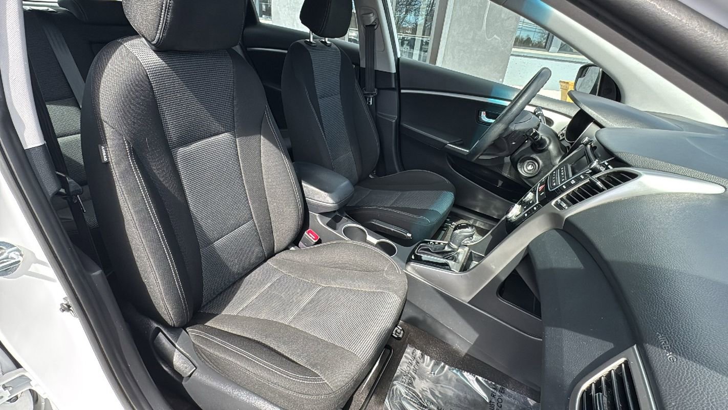 Used 2017 Hyundai Elantra GT image 17