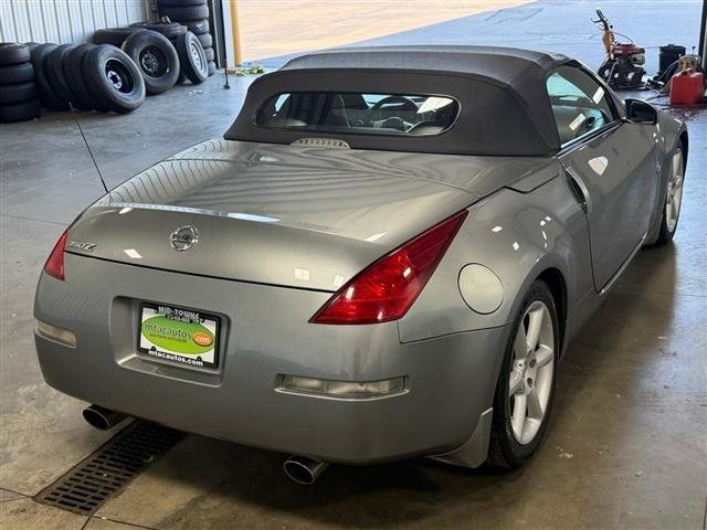 Used 2004 Nissan 350Z Touring RWD image 3
