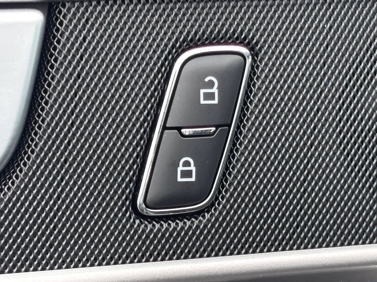 Used 2023 Ford Explorer XLT AWD/4WD image 21