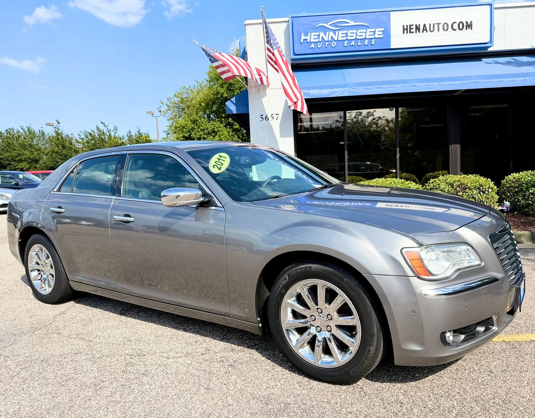 Used 2011 Chrysler 300 Limited RWD image 4