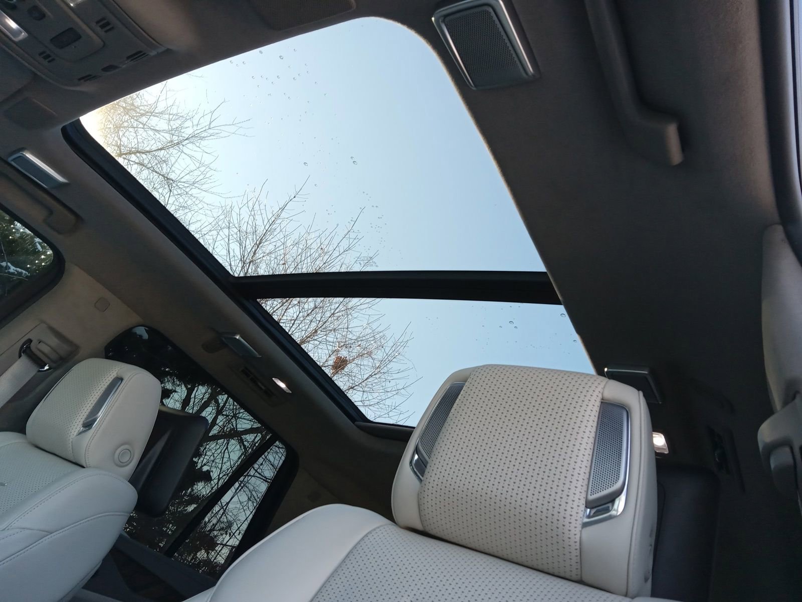 Used 2024 Cadillac Escalade Sport Platinum w/ LPO, ONYX Package image 11