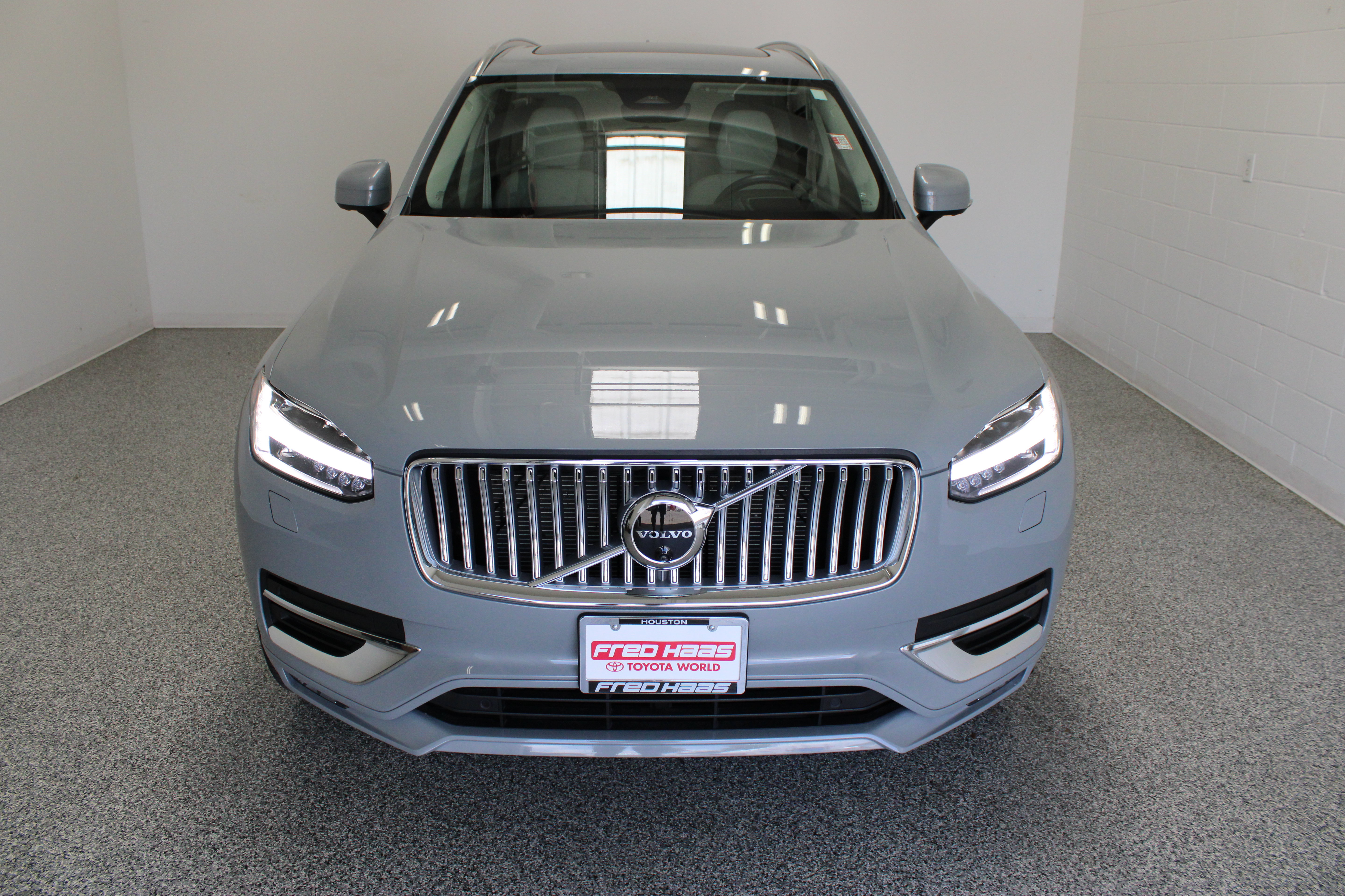 Used 2025 Volvo XC90 B6 Ultra w/ Protection Package Premier AWD/4WD image 3