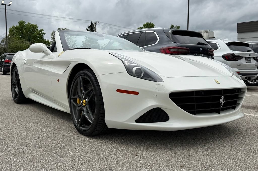 Used 2015 Ferrari California T RWD image 11