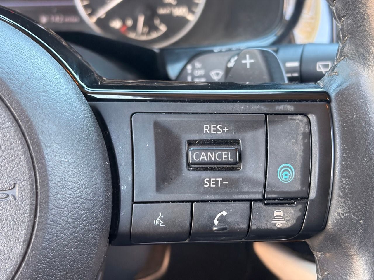 Certified 2022 Nissan Pathfinder SV FWD image 28