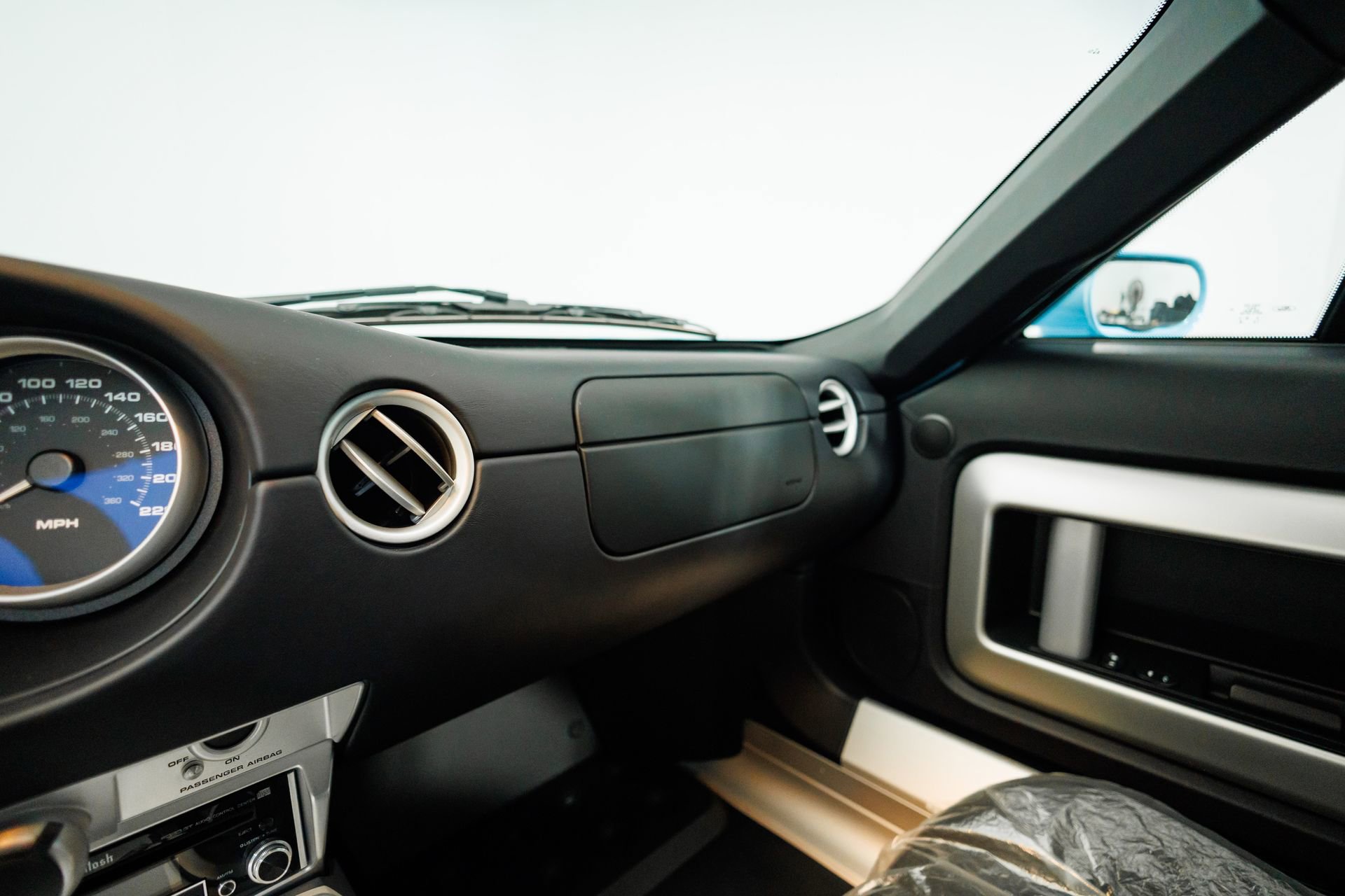 Used 2006 Ford GT RWD image 75