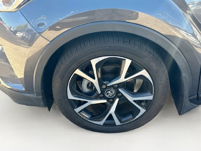 Used 2018 Toyota C-HR XLE FWD image 32