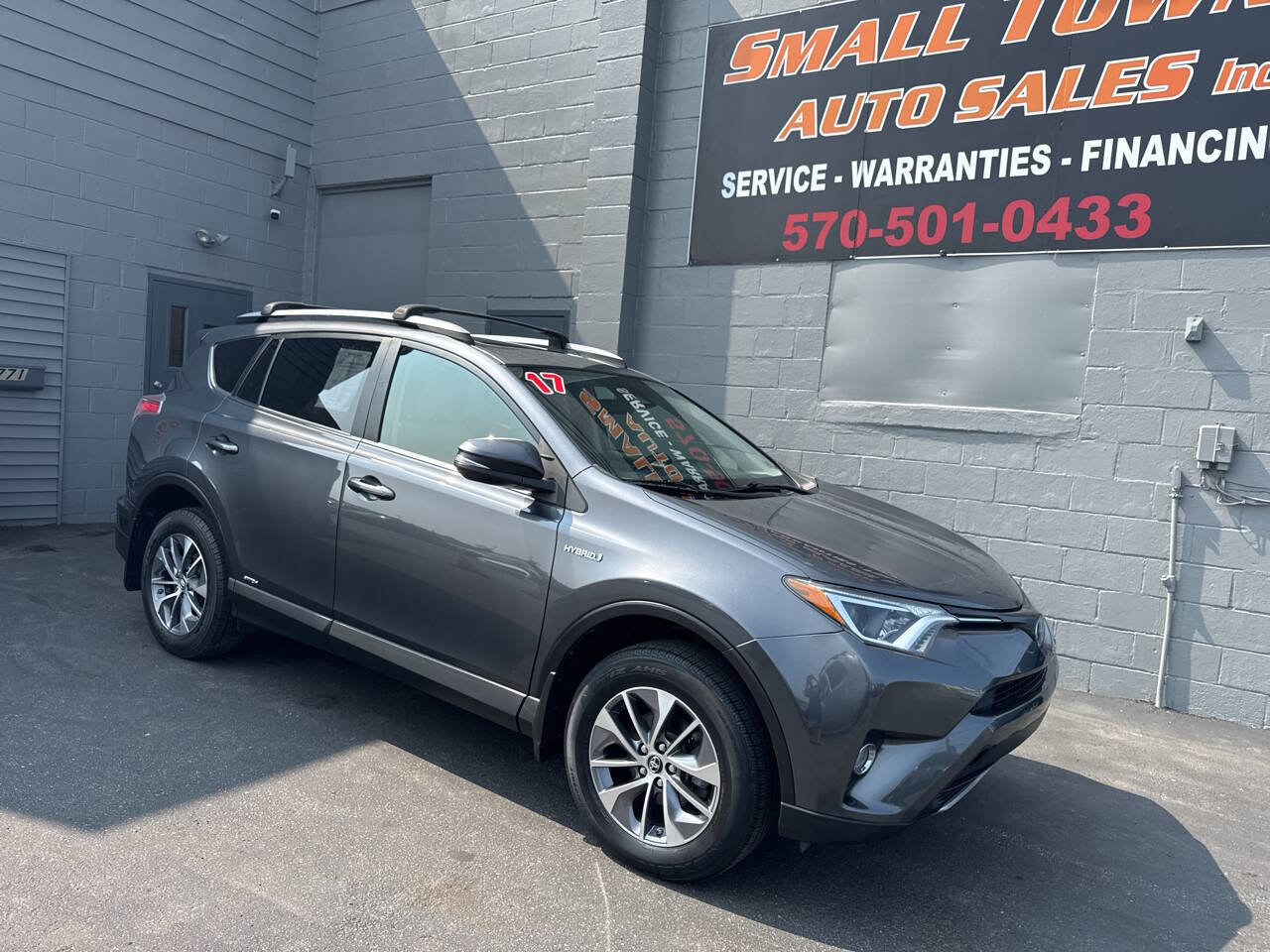Used 2017 Toyota RAV4 XLE w/ Carpet Mat Package image 1