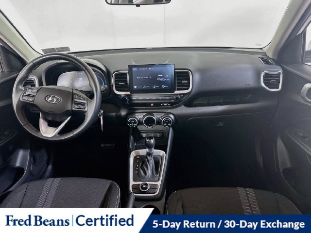 Used 2023 Hyundai Venue SEL FWD image 16