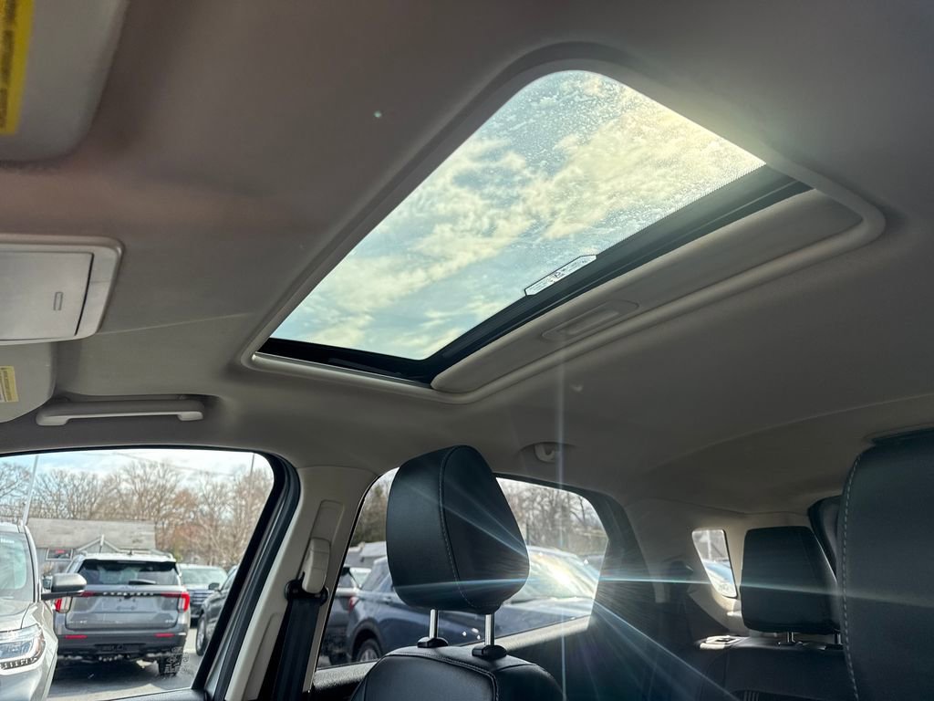 Used 2020 Ford EcoSport SES w/ SES Black Appearance Package image 18