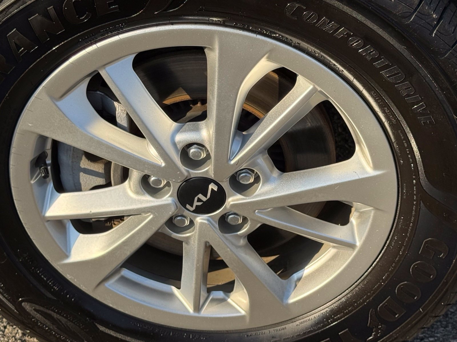 Used 2022 Kia Carnival LX FWD image 42