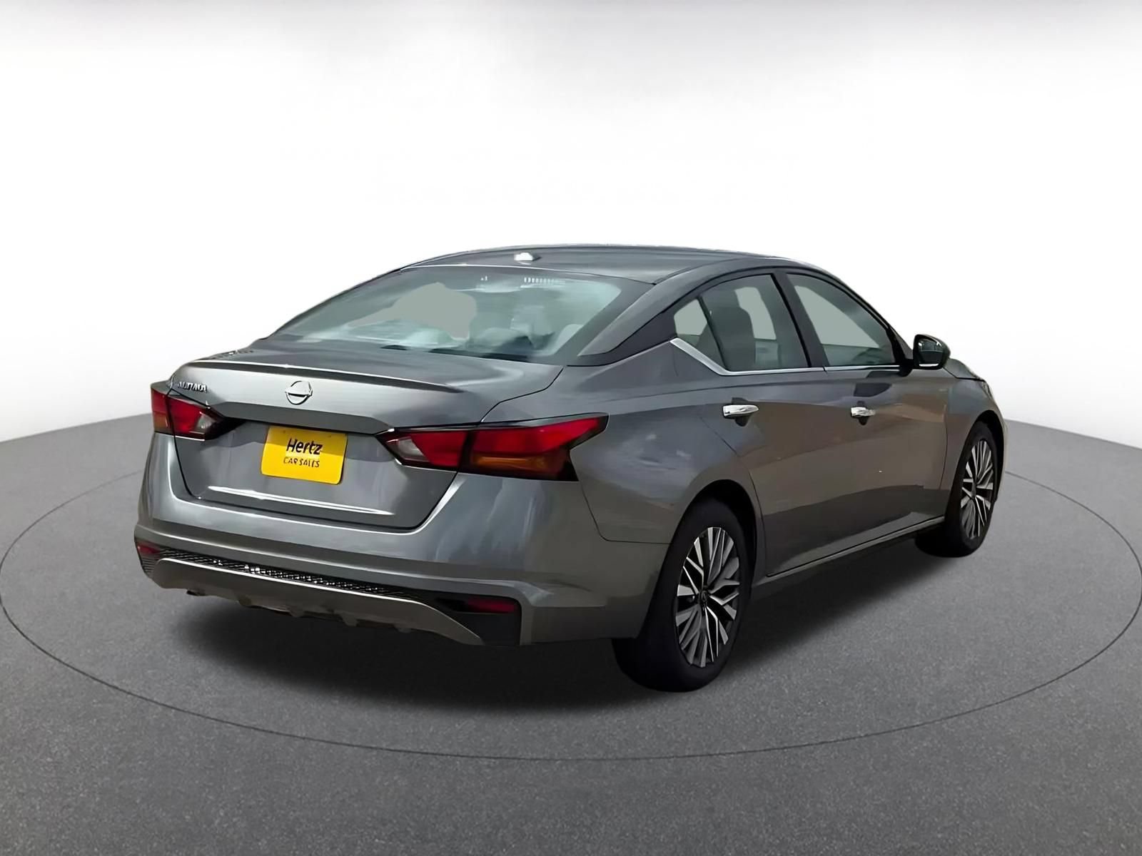 Used 2025 Nissan Altima 2.5 SV FWD image 13