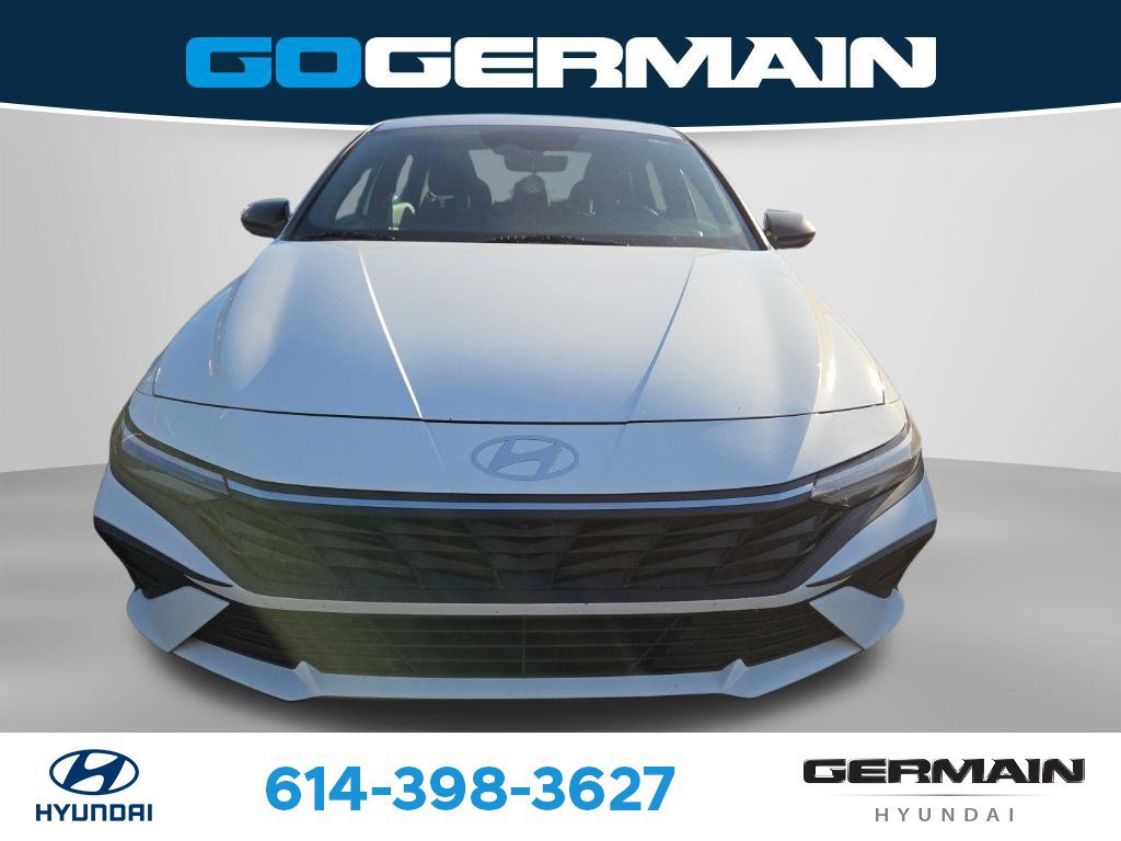 Used 2025 Hyundai Elantra Sport FWD image 2