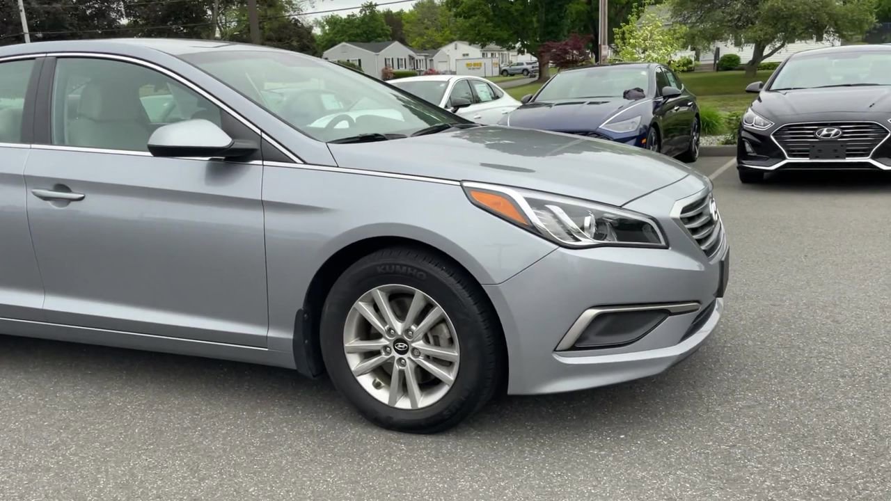Used 2017 Hyundai Sonata SE FWD image 2