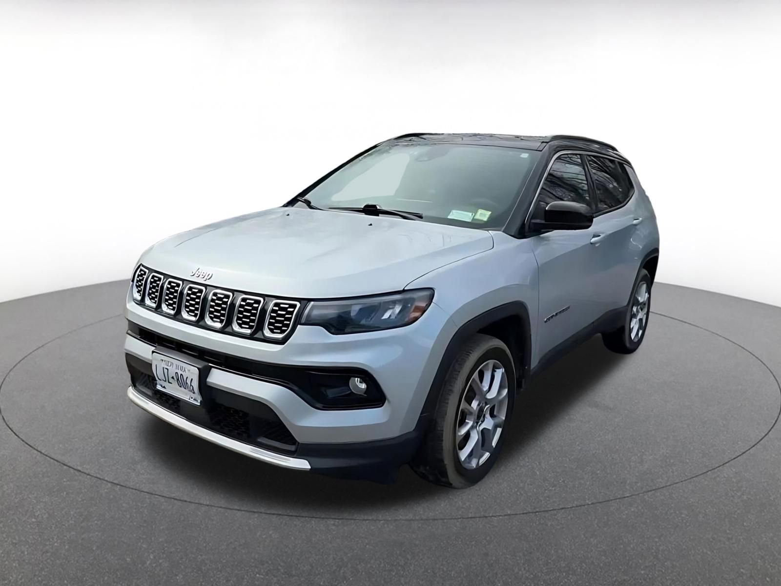 Used 2025 Jeep Compass Limited image 7
