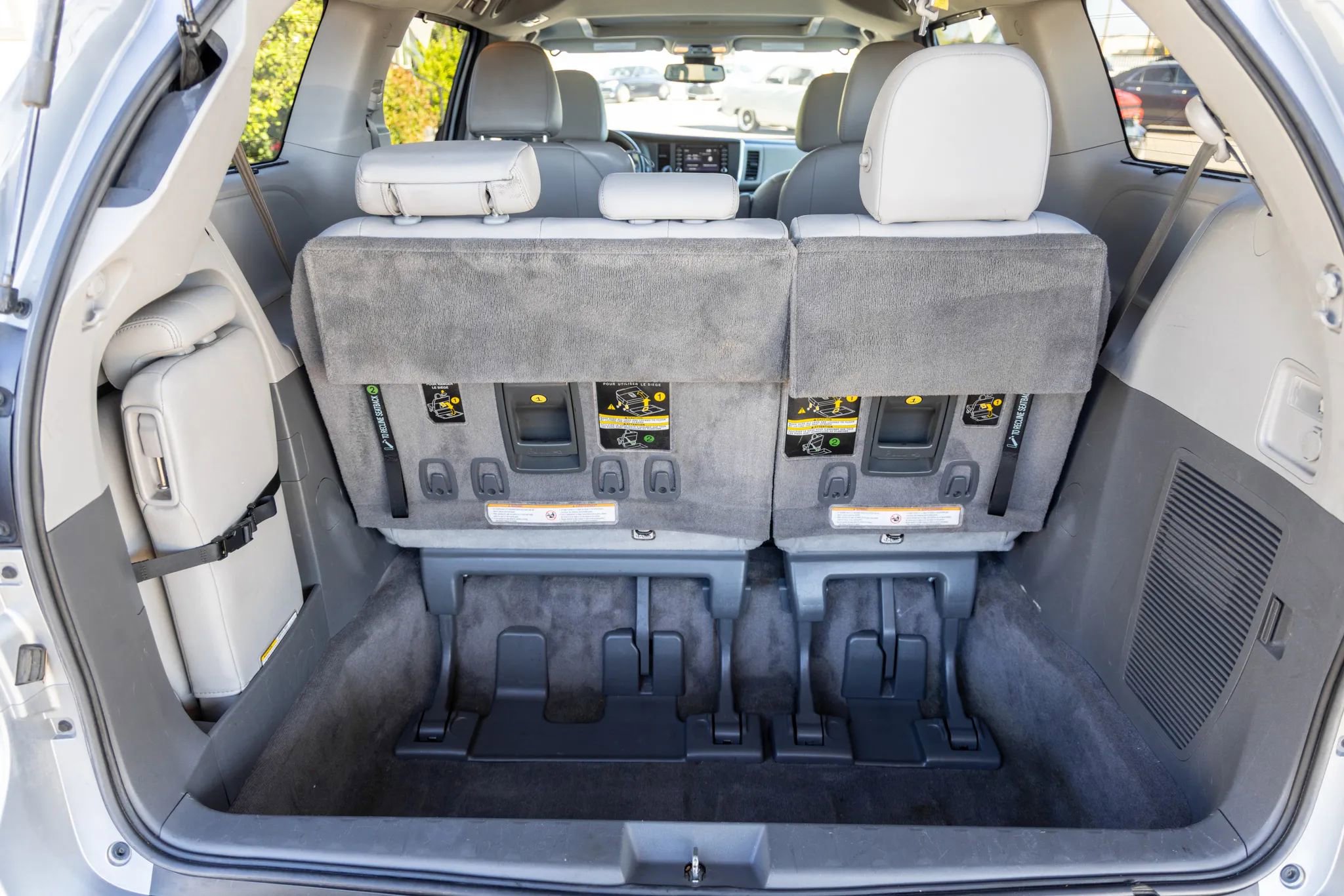 Used 2018 Toyota Sienna XLE image 4