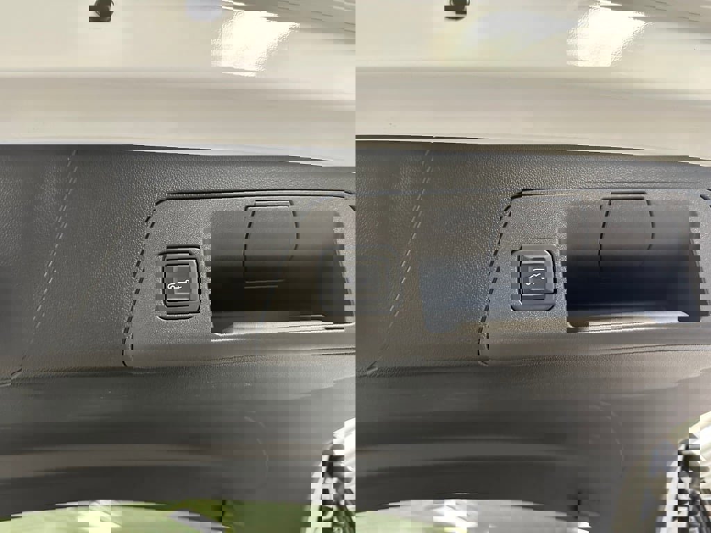 Certified 2023 Buick Envision Essence w/ Sport Touring Package image 25