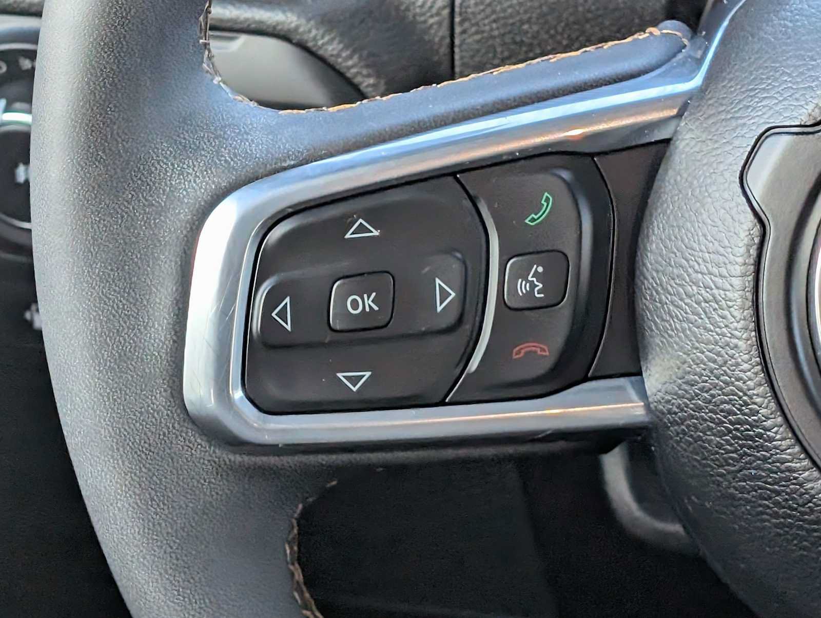 Used 2023 Jeep Wrangler Unlimited Sahara AWD/4WD image 15