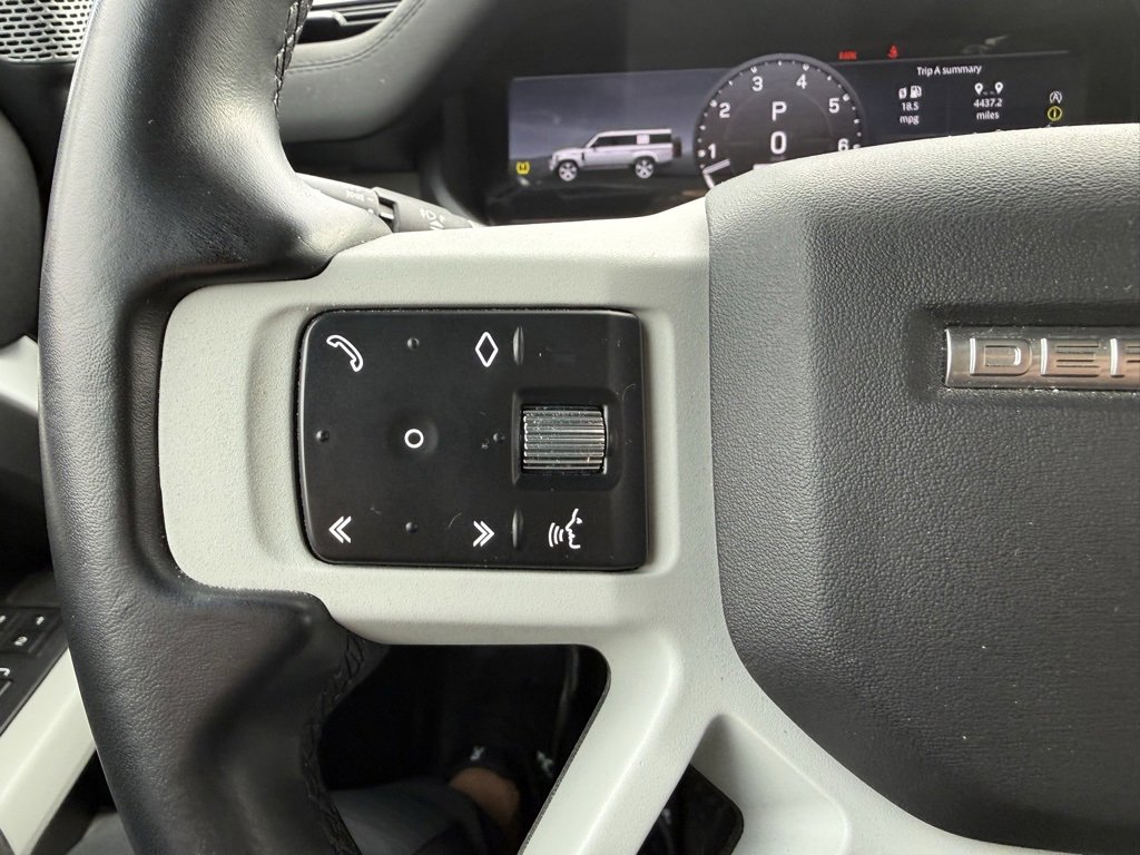 Used 2023 Land Rover Defender 130 X-Dynamic SE image 27