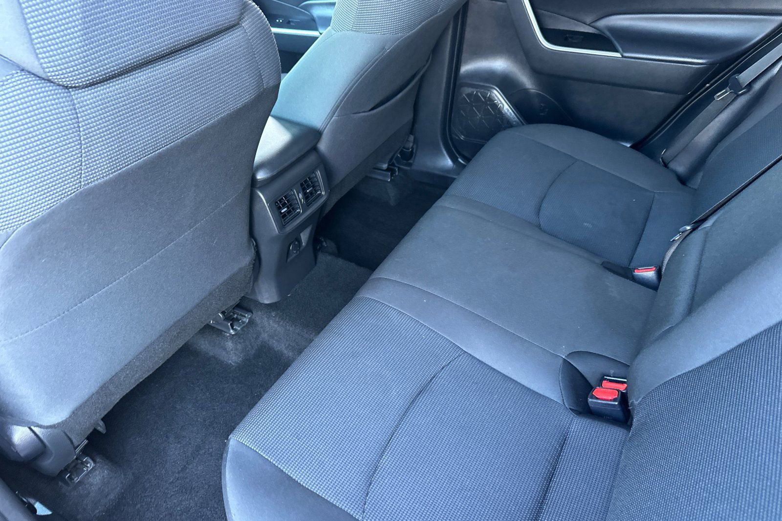 Used 2024 Toyota RAV4 LE image 10