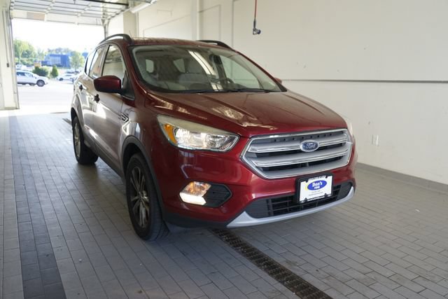 Used 2018 Ford Escape SE w/ SE Sync 3 Package AWD/4WD image 16