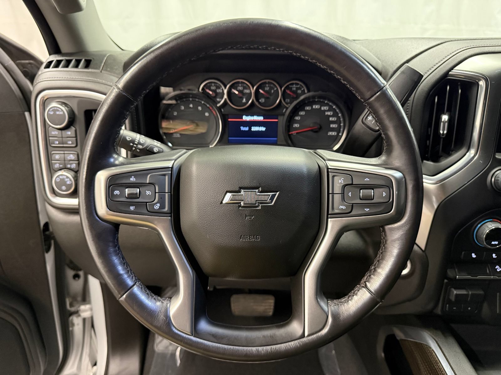 Used 2022 Chevrolet Silverado 1500 LT Trail Boss w/ Bed Protection Package AWD/4WD image 12