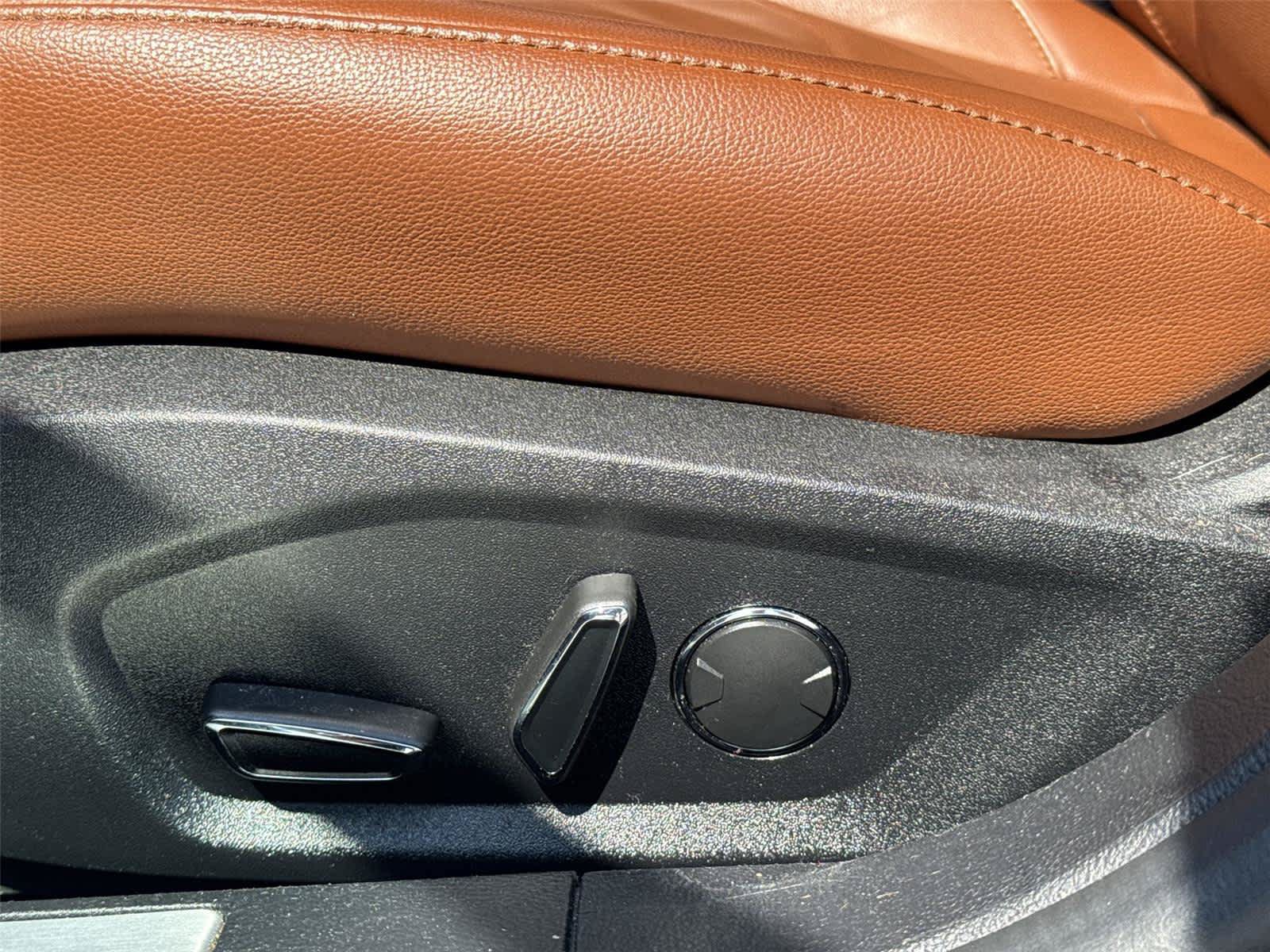 Used 2019 Ford Fusion Energi Titanium FWD image 13