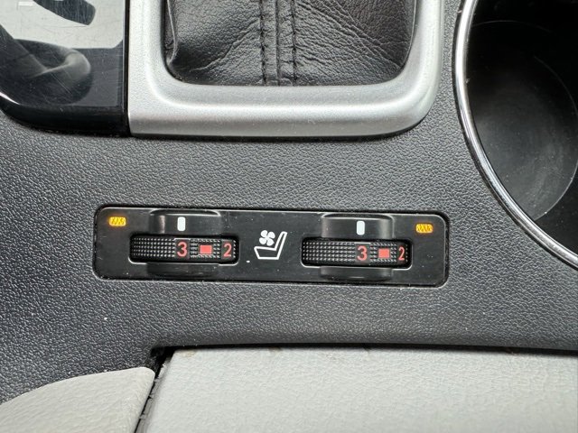 Used 2019 Toyota Highlander Limited image 18