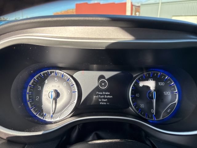 Used 2024 Chrysler Pacifica Touring-L FWD image 20