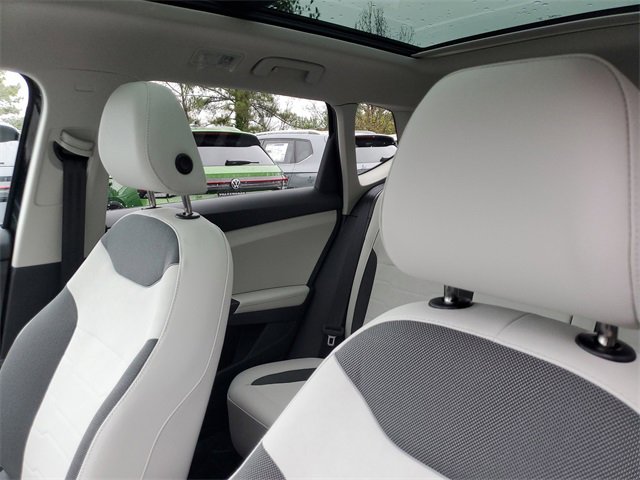 New 2026 Volkswagen Taos SE image 16