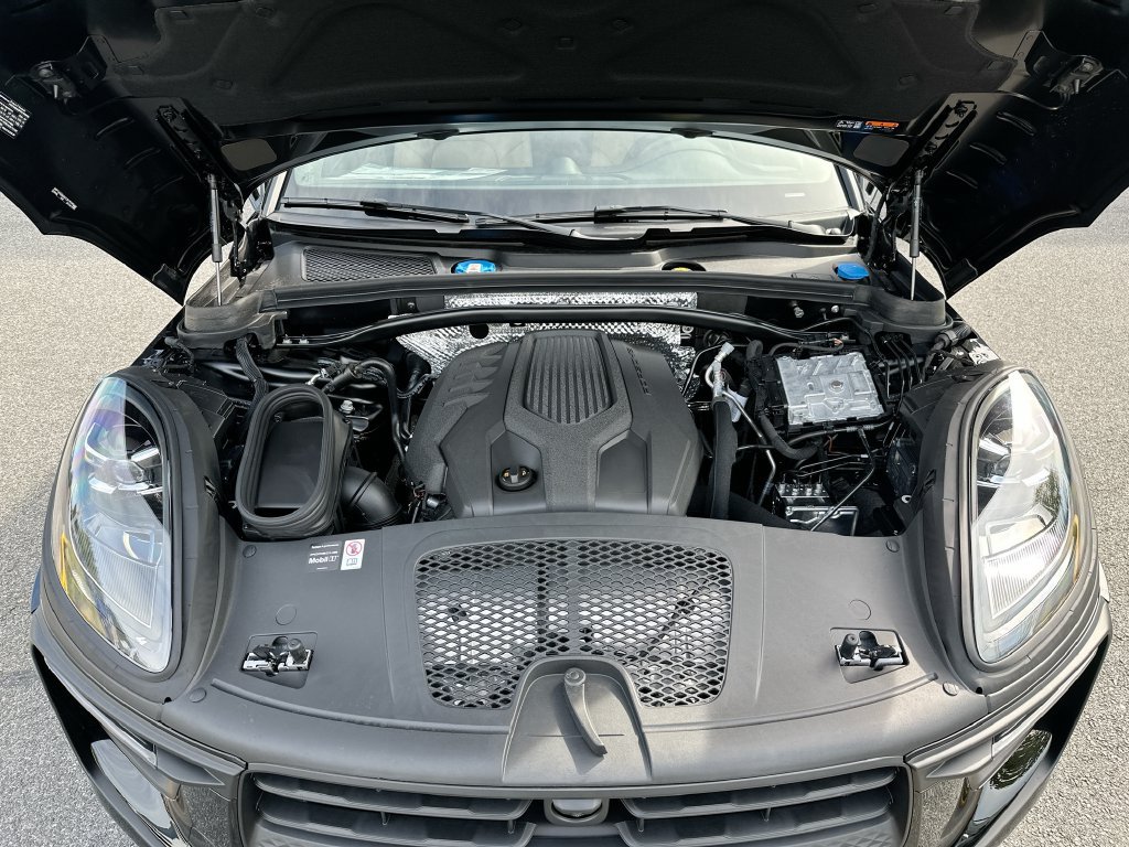 New 2026 Porsche Macan AWD/4WD image 32