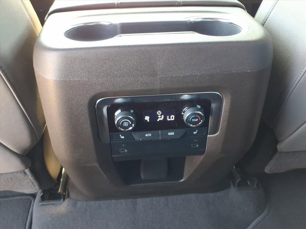 New 2026 Chevrolet Suburban LT w/ Comfort Package RWD image 19