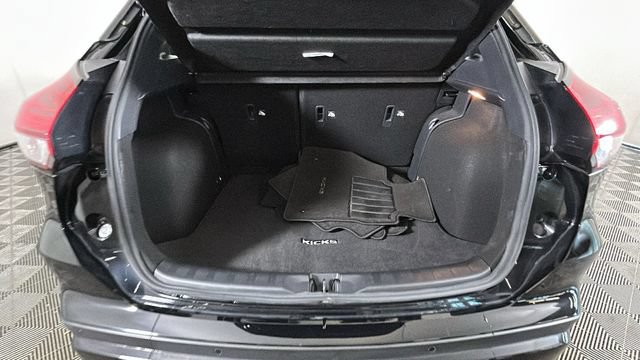 Used 2024 Nissan Kicks SR w/ SR Premium Package FWD image 28