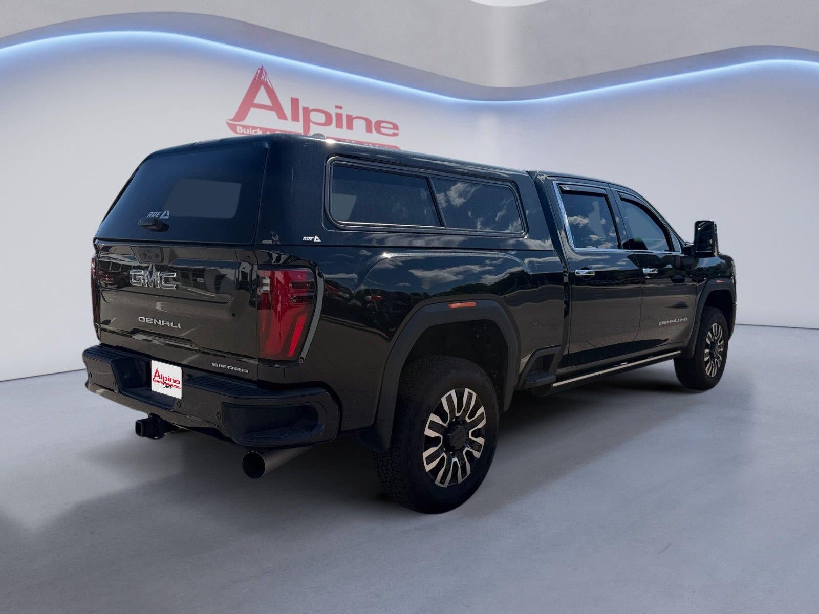 Used 2025 GMC Sierra 3500 Denali Ultimate AWD/4WD image 5
