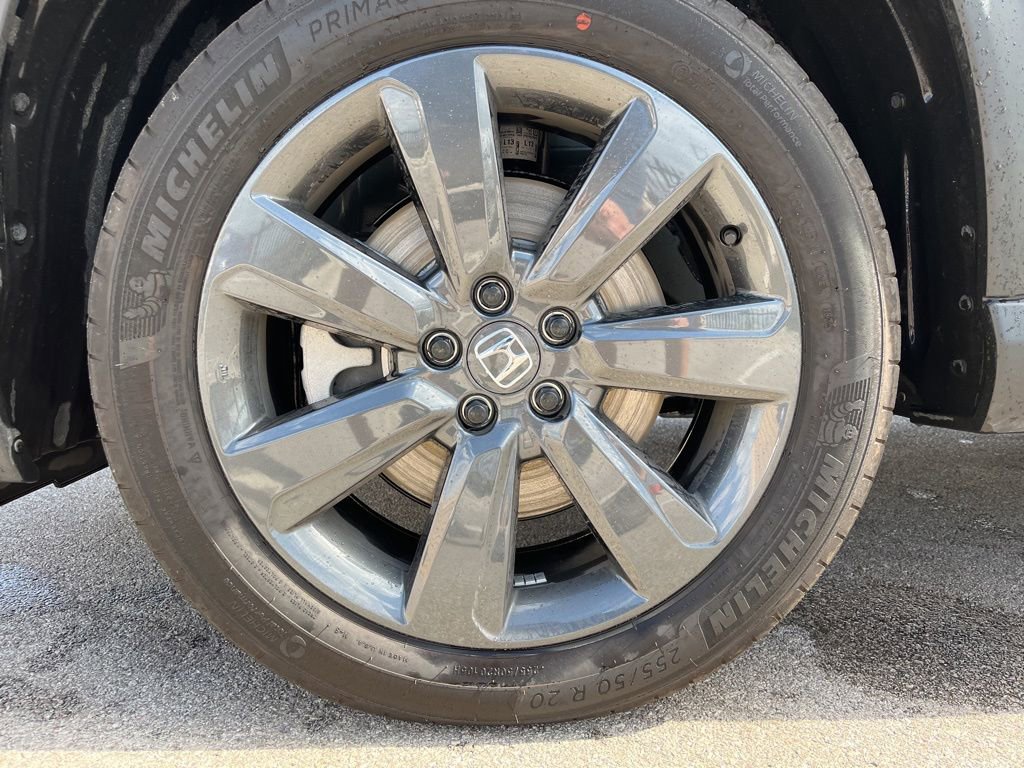 Certified 2025 Honda Pilot Sport image 12