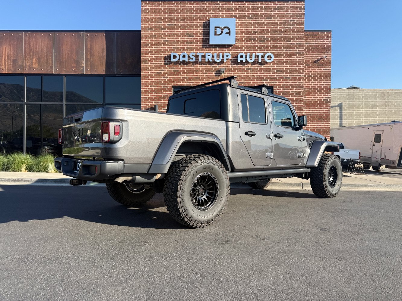Used 2023 Jeep Gladiator Sport AWD/4WD image 6