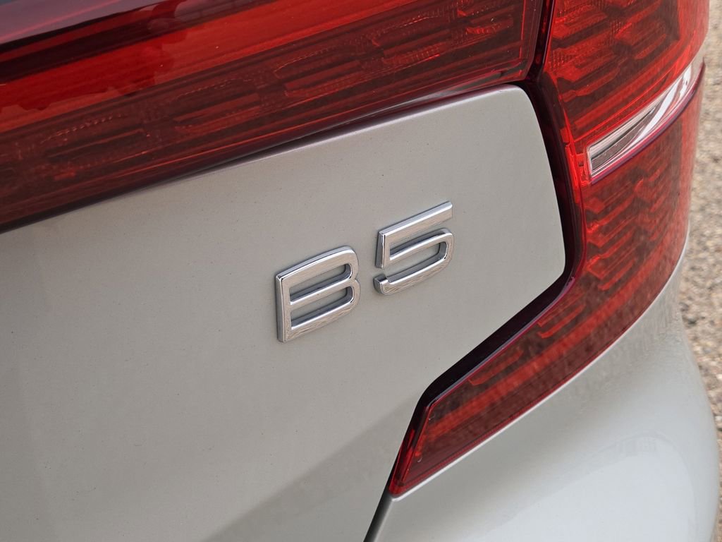 Used 2022 Volvo S60 B5 Inscription FWD image 13