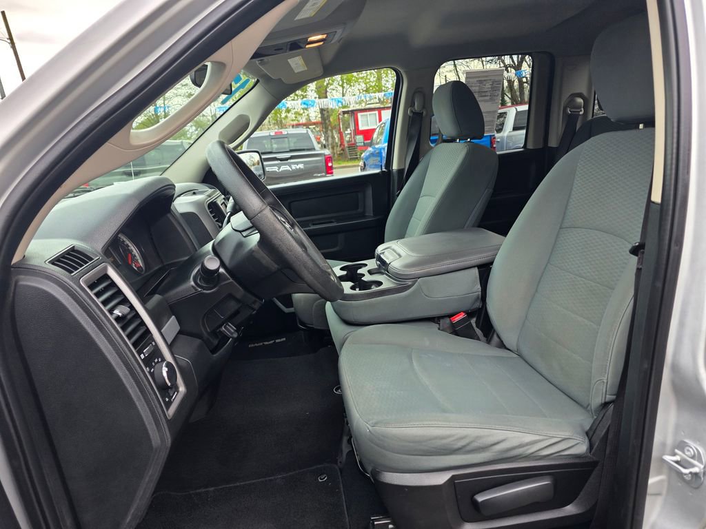 Used 2017 RAM 1500 ST w/ SXT Appearance Group AWD/4WD image 4