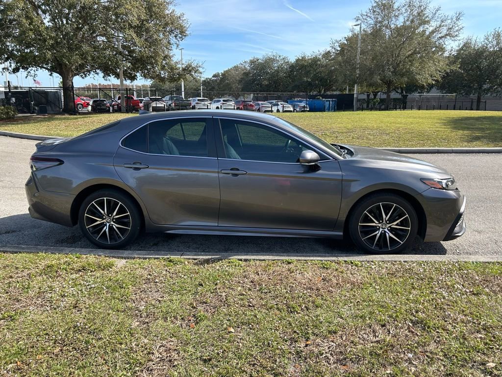 Used 2024 Toyota Camry SE image 6
