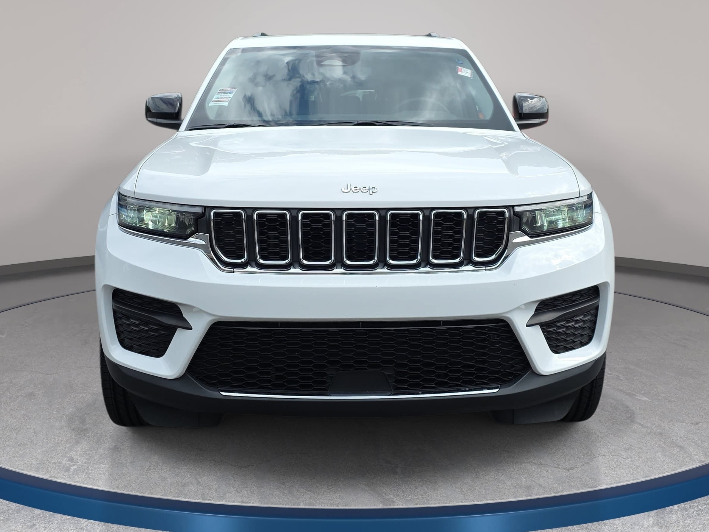 Certified 2023 Jeep Grand Cherokee Laredo AWD/4WD image 2