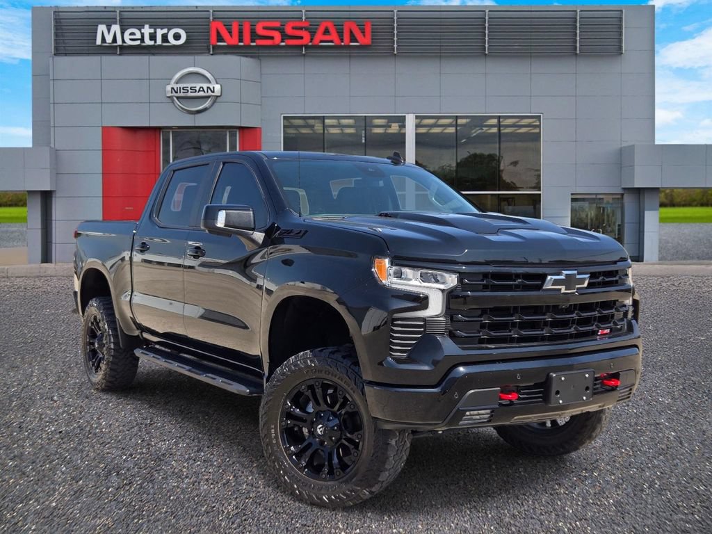 Used 2024 Chevrolet Silverado 1500 LT Trail Boss w/ LT Trail Boss Premium Package AWD/4WD image 1