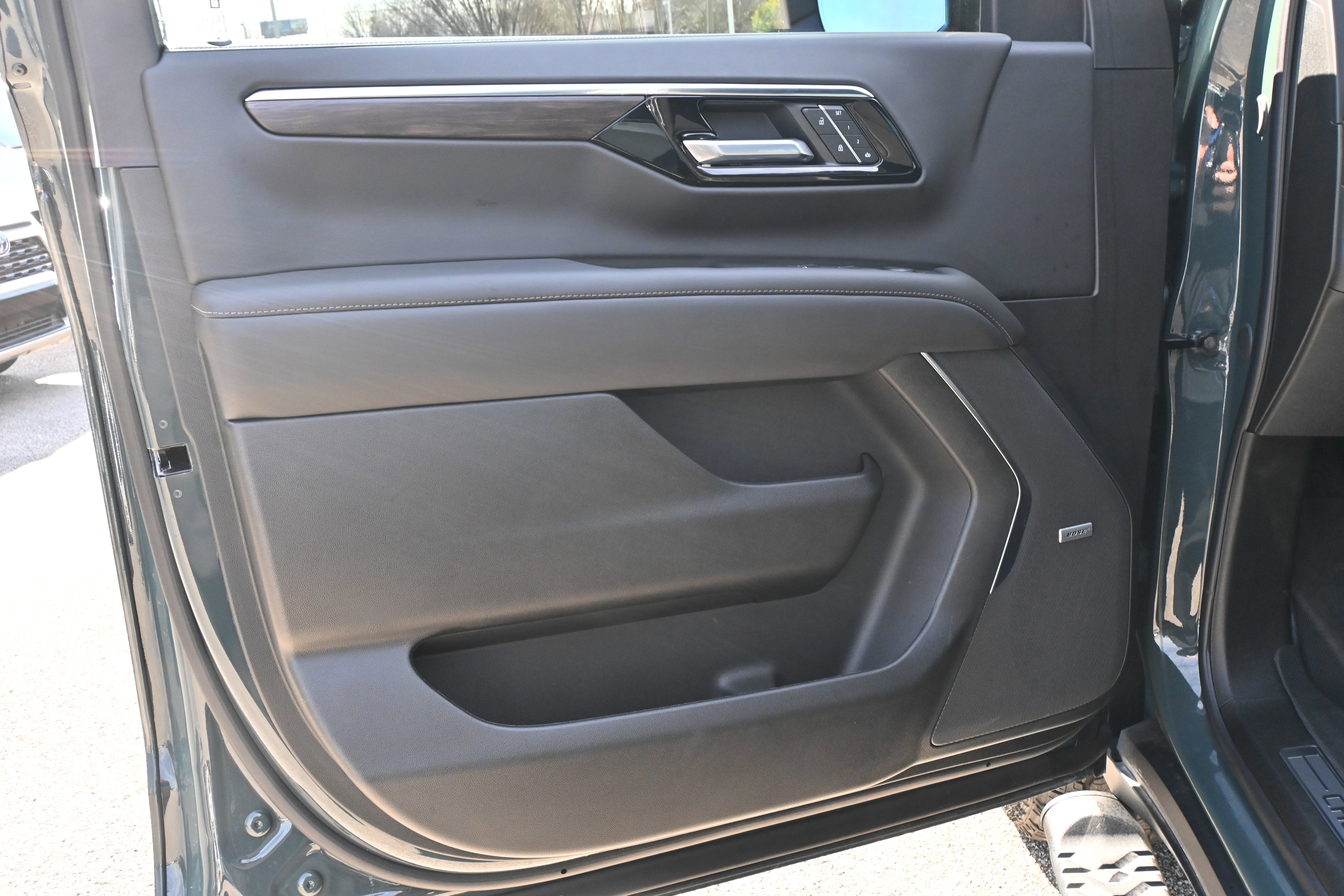 Used 2025 Chevrolet Tahoe Z71 w/ Z71 Off-Road Package image 31