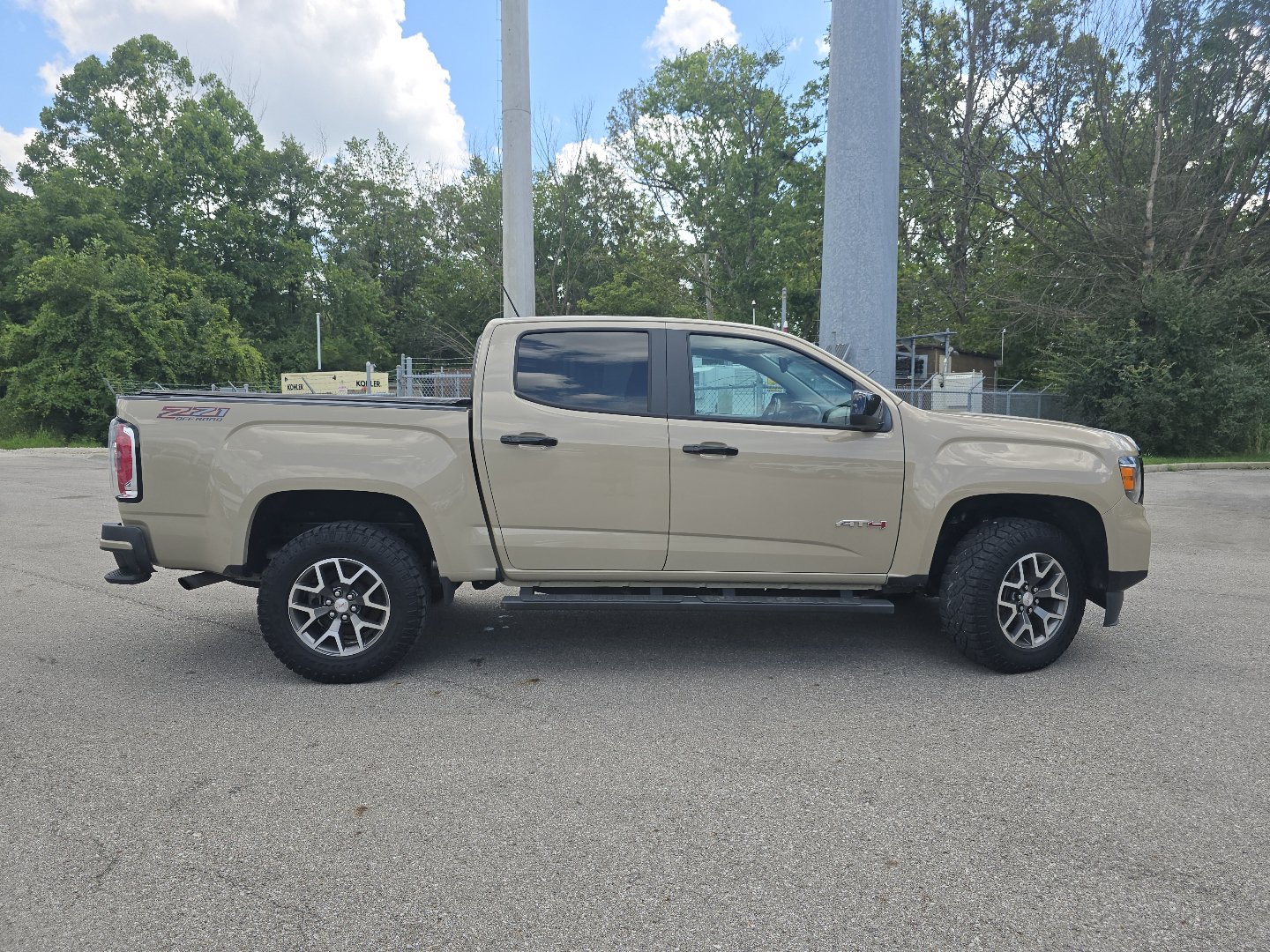 Used 2022 GMC Canyon AT4 w/ Trailering Package AWD/4WD image 15