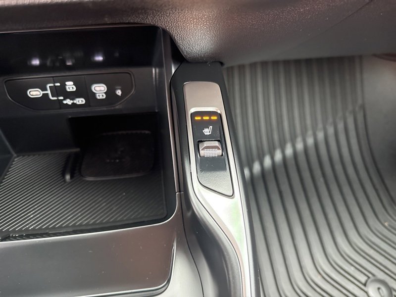 Used 2025 Kia Sorento S image 41