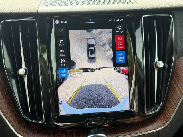 Used 2024 Volvo XC60 B5 Plus AWD/4WD image 25