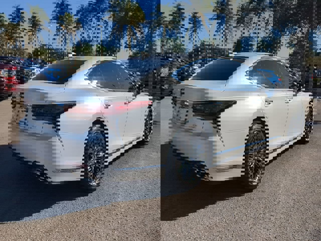 Used 2023 Lexus LS 500 w/ Accessory Package (Z2) image 5